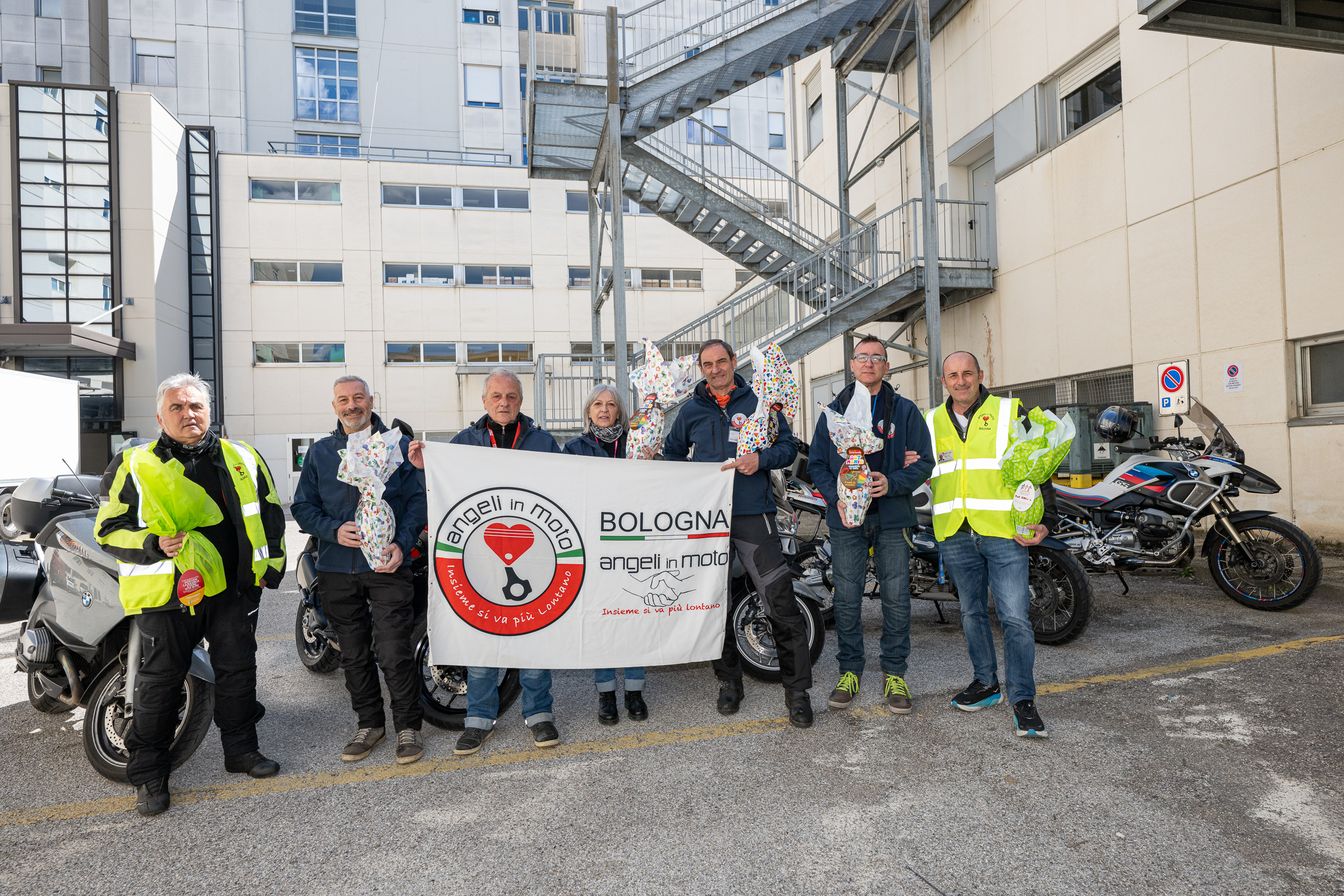 Motori, sorrisi e solidarietà: gli Angeli in Moto  portano gioia ai bambini della Pediatria di Imola 