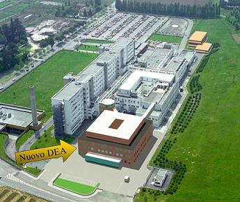 Immagine fotografica aerea dell'attuale sito ospedaliero nel quale viene indicato tramite un fotomontaggio dove sorgerà il nuovo dipartimento 